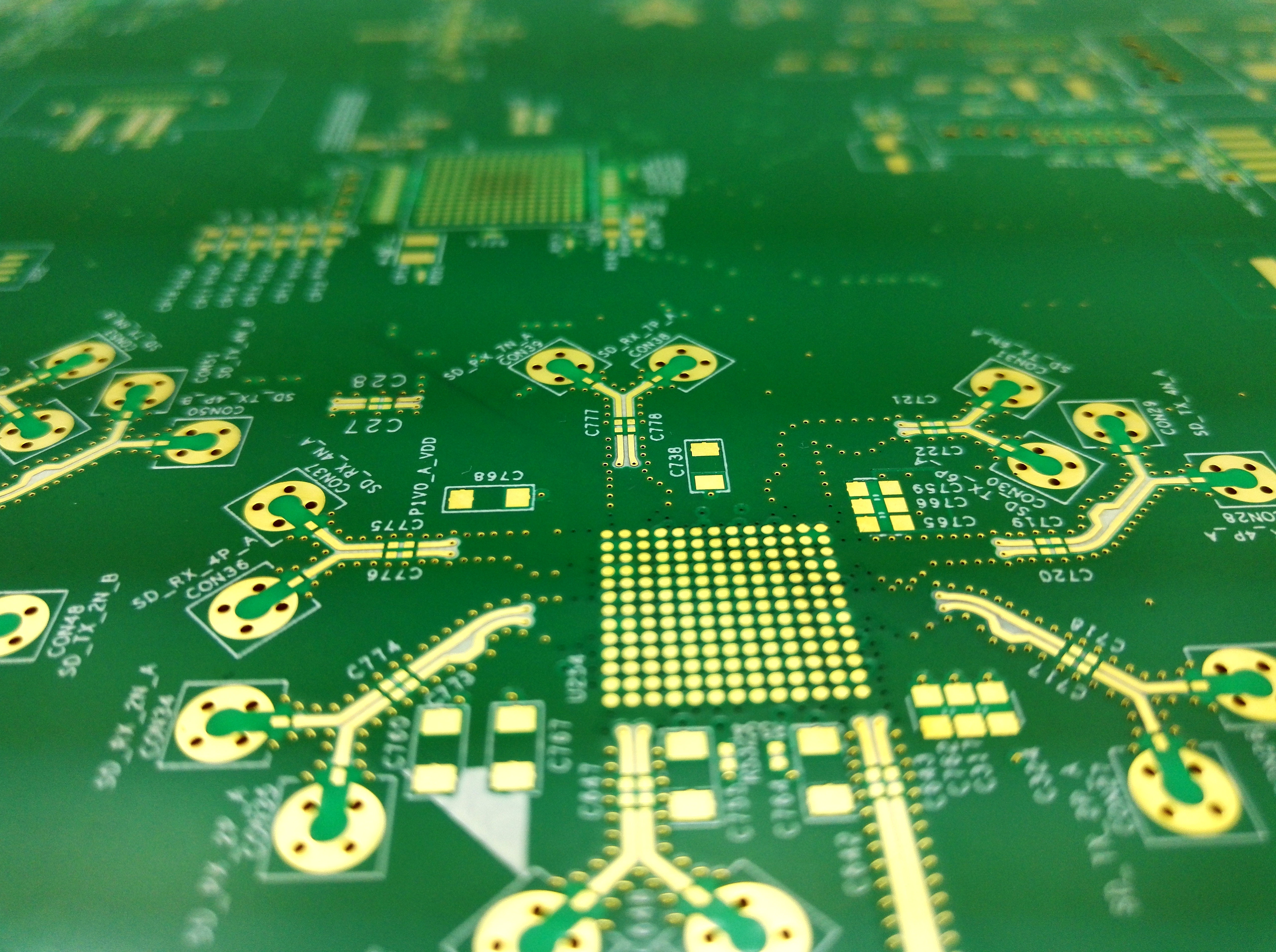 What is the reason why the solder on the surface of the circuit board is not tinned?